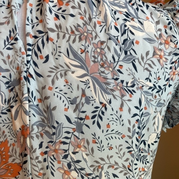 Hayden sleeveless blue floral blouse size small - Picture 4 of 6